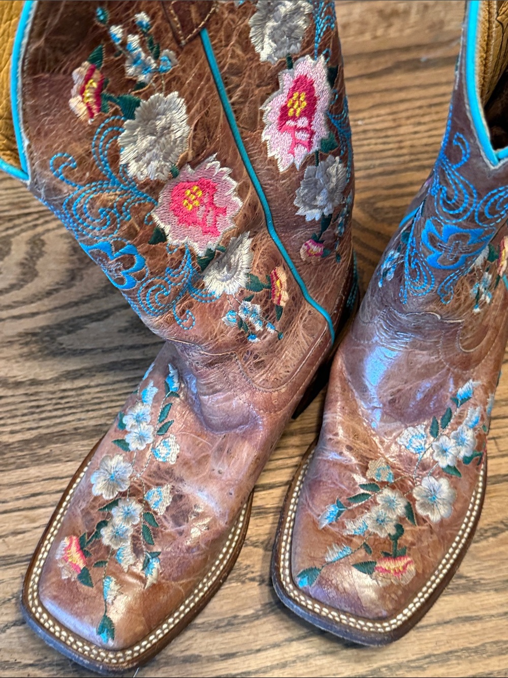 Macy Bean Women’s Brown Embroidered Western Heeled Boots with Turquoise Trim - Picture 5 of 6
